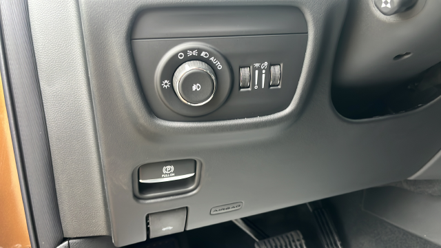 2027 Jeep Grand Cherokee GRAND CHEROKEE SUMMIT 4X4