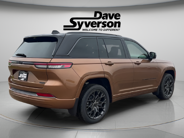 2027 Jeep Grand Cherokee GRAND CHEROKEE SUMMIT 4X4