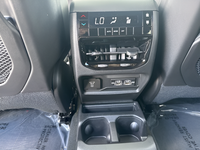 2025 Jeep Grand Cherokee GRAND CHEROKEE L LAREDO X 4X4