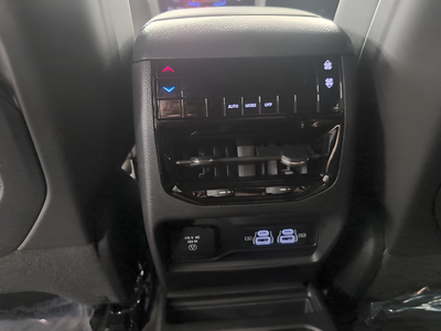 2025 Jeep Grand Cherokee GRAND CHEROKEE L LAREDO X 4X4