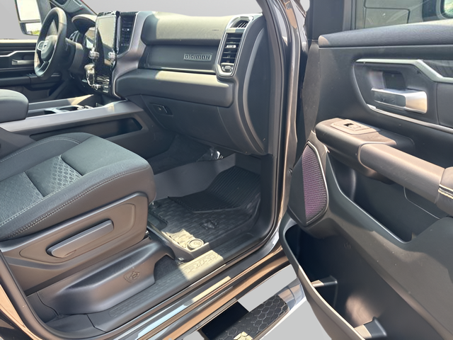 2025 RAM Ram 1500 RAM 1500 BIG HORN CREW CAB 4X4 5'7' BOX