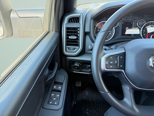 2026 RAM Ram 5500 Chassis Cab RAM 5500 TRADESMAN CHASSIS CREW CAB 4X4 84' CA