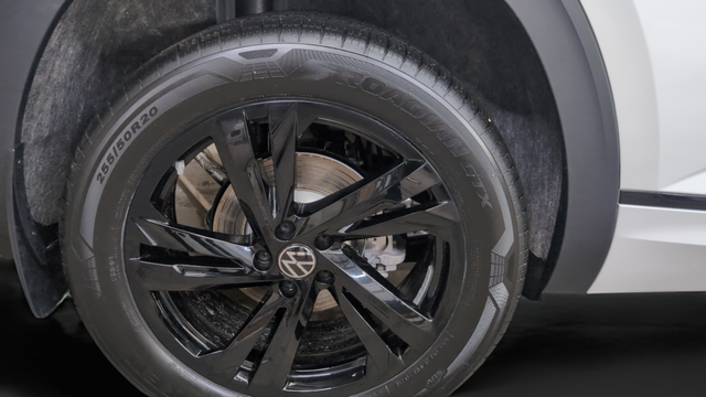 2026 Volkswagen Atlas Cross Sport 2.0T SEL R-Line Black