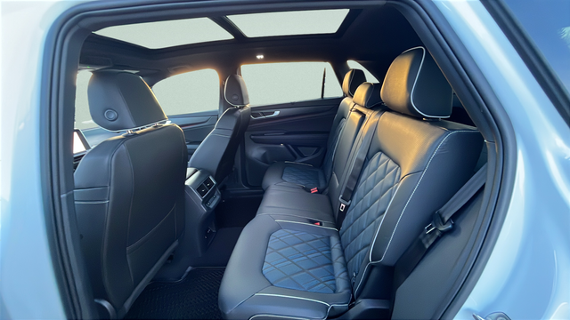 2026 Volkswagen Atlas Cross Sport 2.0T SEL Premium R-Line