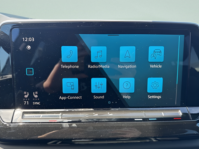 2025 Volkswagen Atlas Cross Sport 2.0T SE w/ Technology