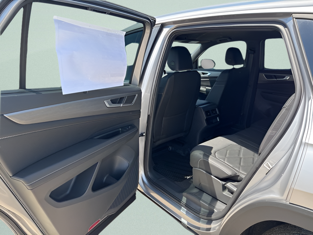 2025 Volkswagen Atlas Cross Sport 2.0T SE w/ Technology