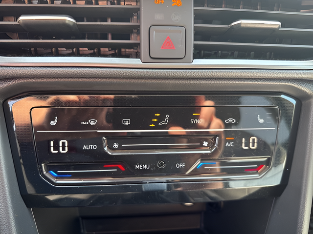 2025 Volkswagen Taos 1.5T SE Black