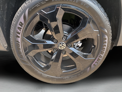 2025 Volkswagen Taos 1.5T SE Black