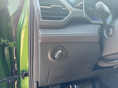 2025 Volkswagen Taos 1.5T SE Black