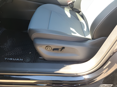 2025 Volkswagen Tiguan 2.0T SE R-Line Black