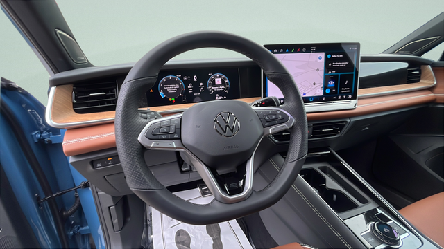2026 Volkswagen Tiguan 2.0T SEL R-Line