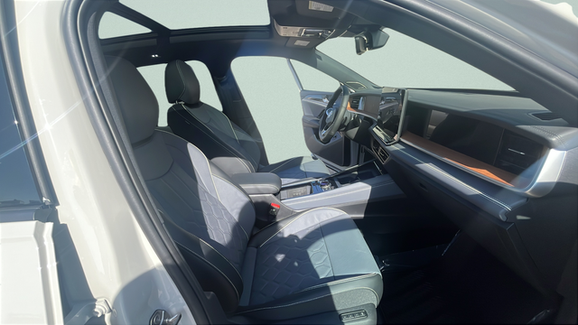 2026 Volkswagen Tiguan 2.0T SEL R-Line Turbo