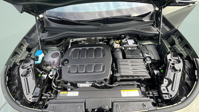 2026 Volkswagen Tiguan 2.0T SEL R-Line Turbo
