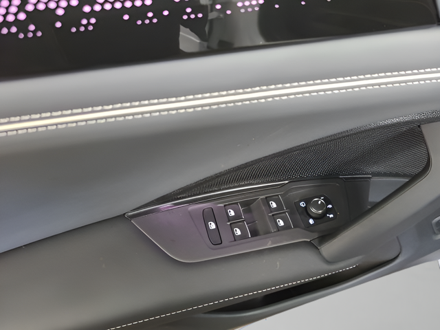 2026 Volkswagen Tiguan 2.0T SEL R-Line