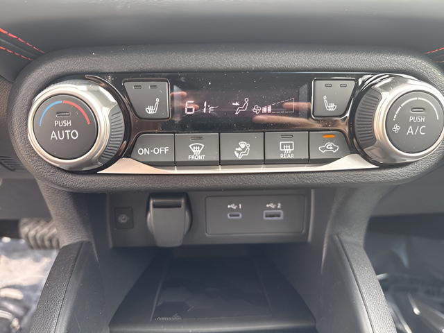 2025 Nissan Versa 1.6 SR