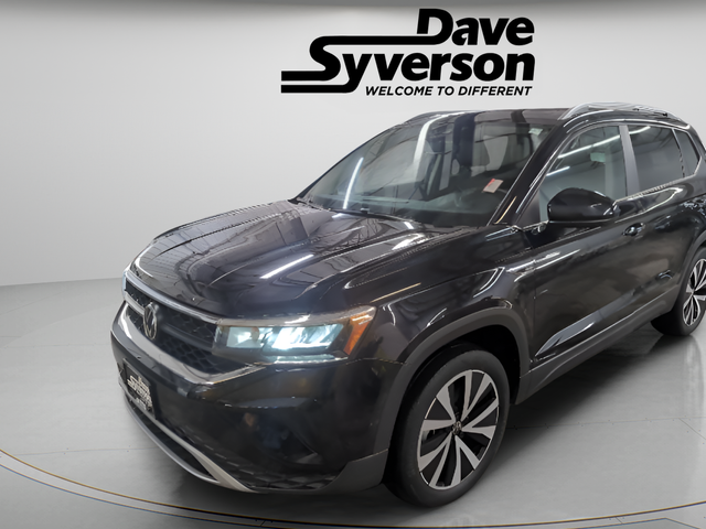 Used 2023 Volkswagen Taos SE with VIN 3VVNX7B22PM310037 for sale in Albert Lea, Minnesota