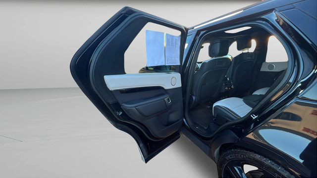 2023 Land Rover Discovery Metropolitan Edition