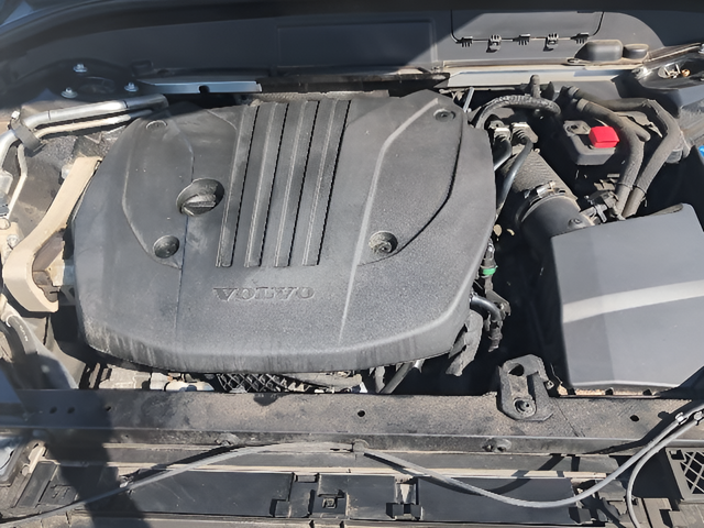 2023 Volvo XC60 B5 Plus Dark Theme